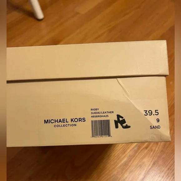 Michael Kors Collection Rigby Suede Sandals size 9 - BRAND NEW NEVER WORN - Picture 7 of 8